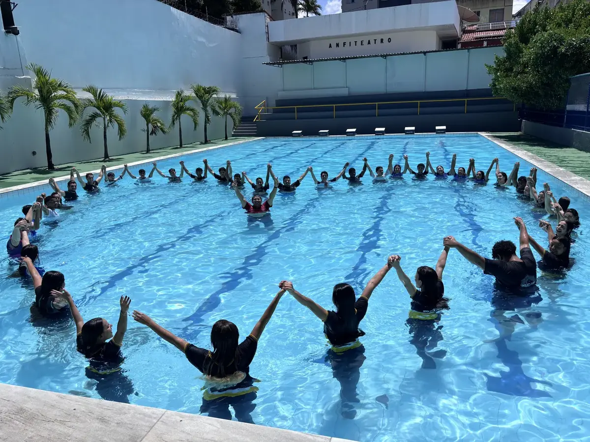 Alunos na piscina do Hipócrates Zona Sul